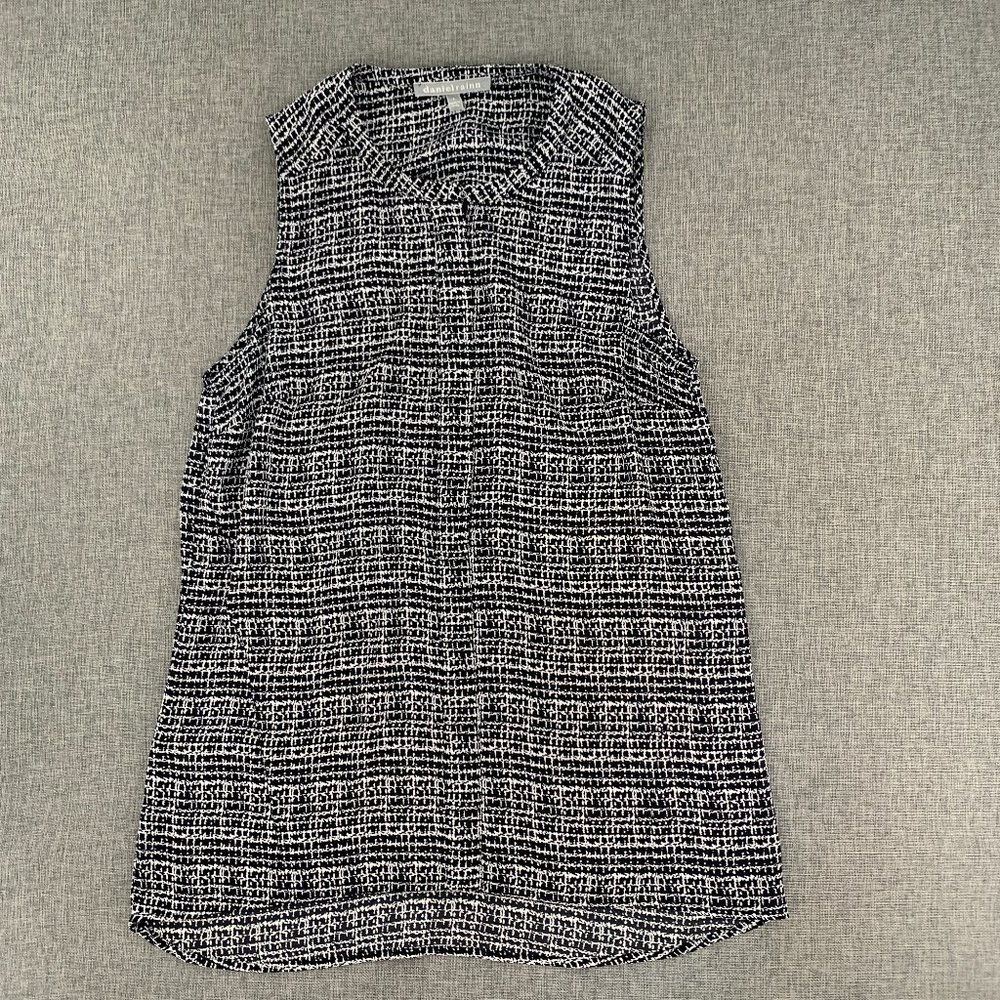 Daniel Rainn Lightweight Sleeveless Blouse Black & Off White Hidden Front Zipper